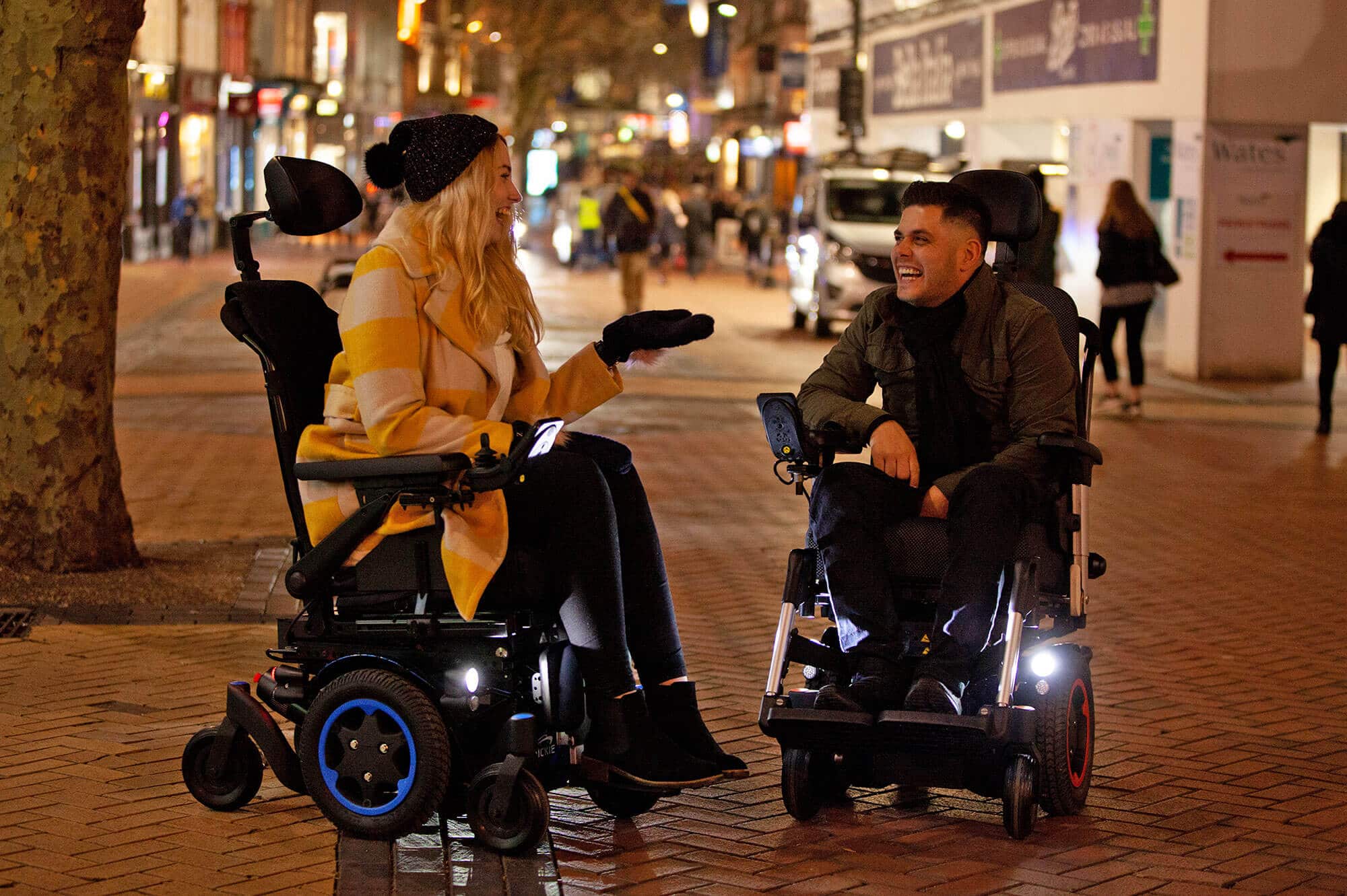 couple meet up on q300m mini powerchair